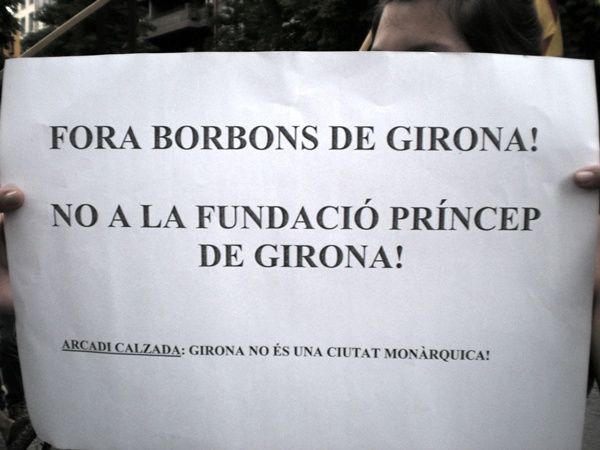 Un dels cartells que s'han repartit