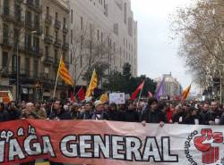 8.000 persones es manifesten a Barcelona contra la reforma laboral, les retallades i el pacte social 
