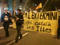 Milers de persones han denunciat els atacs al català pels carrers de Gràcia