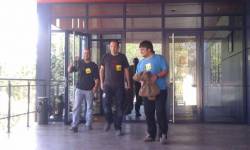 Els detinguts de Badalona sortint de la comissaria el 29-M
