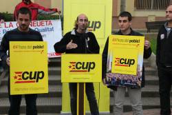 Lluc Salellas, Joan Jubany i Quim Arrufat presentant el lema i el cartell electoral de la CUP