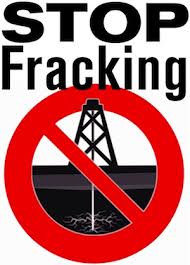 El "fracking" vol augmentar l'extracció de gas o de petroli per mitjà de la injecció d'un material com escumes i gasos, cosa que provocaria la contaminació del sòl i dels aquífers