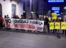 Concentració de la CUP a Mataró contra la Constitució espanyola