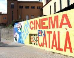 Mural en defensa del cinema en català