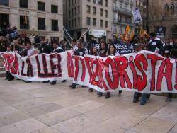 Una gran resposta de solidaritat contra les detencions de Toràresposta de solidaritat contra les detencions de Torà