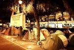 Acampada dels treballadors de Catalunya R&agrave;dio contra les retallades: tendes davant l'emissora FOTO: ElPunt