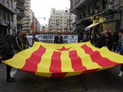 Capçalera de l'EI durant la manifestació del 25 d'Abril a València