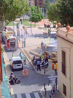 Incendi provocat pels espanyolistes contra un monument a Rafael  Casanova a l'Hospitalet