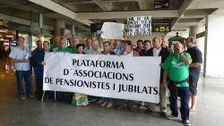 Els jubilats denuncien la nova llei de pensions a l'aeroport de Palma