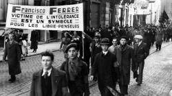 Manifestació de rebuig a París per l'assassinat de de Francesc Ferrer i Guàrdia
