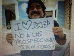 Maradona també ha donat suport a la campanya "Eivissa diu No" contra les prospeccions petrolieres