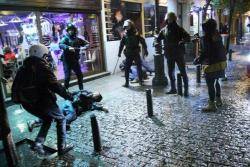 La monarquia defensada a cops de porra a Madrid: violència contra periodistes i manifestants