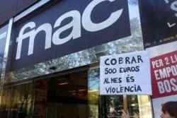 La CGT convoca una vaga a la botiga FNAC del Triangle durant la Diada de Sant Jordi