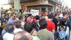 Avions de paper a les Santes de Mataró per denunciar la Festa del Cel