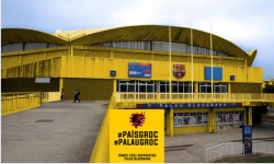 El grup danimació del Palau Blaugrana Dracs 1991 ha proposat als seguidors de les seccions del FC Barcelona tenyir de groc el pavelló 