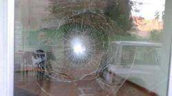 Ahir uns desconeguts van trencar els vidres de la seu de lANC al poble dAnglès