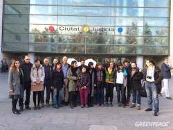 Els 16 activistes de Greenpeace i el fotoperiodista absolts