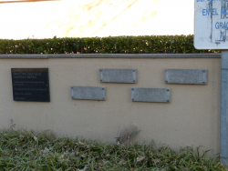  Lacte  s'ha fet a la fossa del cementiri de Girona on hi ha enterrats els 4 maquis) (imatge:llibertat.cat)