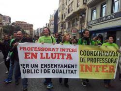 El professorat interí es manifesta a València en defensa de la seva estabilitat laboral
