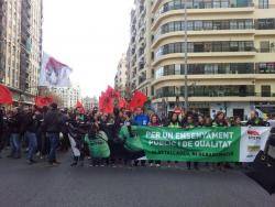 El professorat interí es manifesta a València en defensa de la seva estabilitat laboral