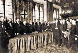 Representants de la Mancomunitat, ajuntaments i parlamentaris catalans al Palau de la Generalitat el 16-11-1918