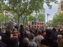 Centenars de persones protesten a Barcelona per denunciar la manca de resposta humanitària
