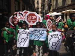 Dijous passat es va fer una acció de protesta davant l'empresa "Aigües de Girona, Salt i Sarrià"