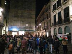 Concentració de suport amb els encausats a la plaça del Vi de Girona