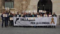 -València_Concentració el matí del 22 d'abril davant el Palau de la Generalitat