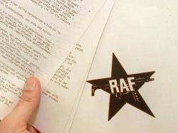 1998 L'organització alemanya Facció de l'Exèrcit Roig (RAF) es dissol