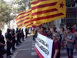 Èxit de la concentració i xiulada popular a Girona per la visita del Rei d'Espanya 