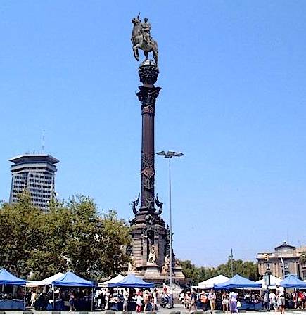 El monument al General Franco reinterpretat al passeig Colom