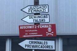 Cartells neomasclistes prop del Jutjat de Violència de Gènere de Madrid. Foto: Directa