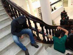 Estudiants del SEPC ocupen la seu de la secretaria d'Universitats per reclamar la rebaixa de les taxes