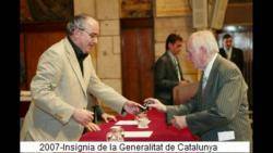 Josep Planchart rep una insígnia a mans de Josep Bargalló