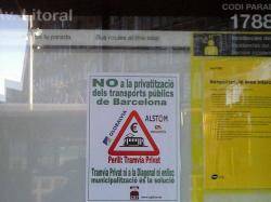 Milers d'adhesius contra el tramvia "privat" per la Diagonal