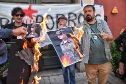 Avui (20/04/2024) a Figueres, en un acte de protesta,  la Coordinadora Antimonàrquica de les Comarques Gironines (CACG) ha cremat fotografies de la Princesa Leonor (Imatge: Joan Aureli Martí Boigues)