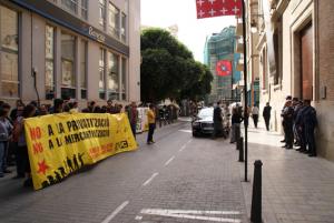 Concentraci&oacute; contra la pres&egrave;ncia de Francisco Camps a la UVEG