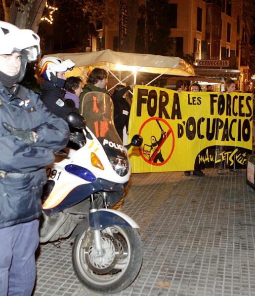 pancarta_contra_la_policia_espanyola_diada_de_mallorca