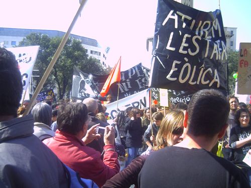 Milers de persones amb crits com "Visca la terra...mori el mal govern" es manifesten a Barcelona