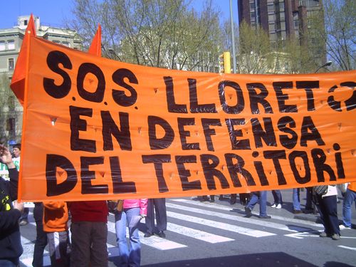 Milers de persones amb crits com "Visca la terra...mori el mal govern" es manifesten a Barcelona