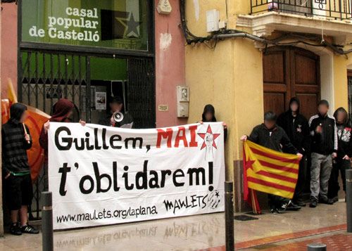 La pluja aigualeix la commemoració de l'assassinat de Guillem Agulló a Castelló 