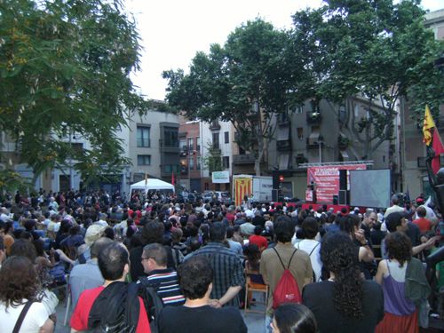 II-SP aplega un miler d'independentistes al barri de Gr&agrave;cia en el tancament de campanya