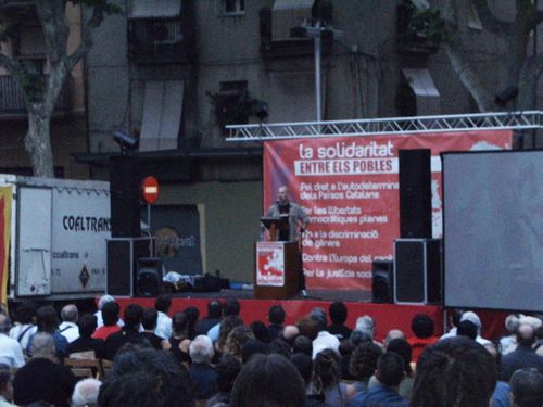 II-SP aplega un miler d'independentistes al barri de Gràcia en el tancament de campanya