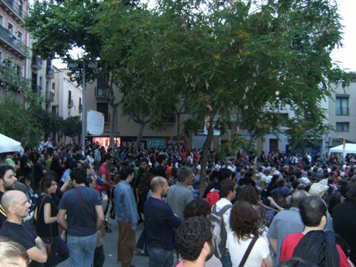 II-SP aplega un miler d'independentistes al barri de Gràcia en el tancament de campanya