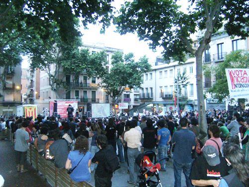 II-SP aplega un miler d'independentistes al barri de Gr&agrave;cia en el tancament de campanya