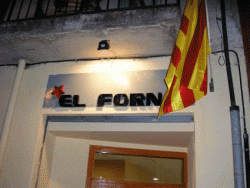 El Casal El Forn està situat a la Plaça Sant Pere de Girona