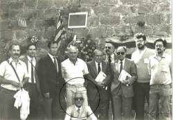 Fotografia del grup promotor de l'homenatge a Lluís Companys