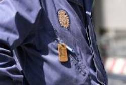 Imagen franco lleva policia uniforme