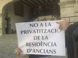 Protesta al ple municial de Sóller